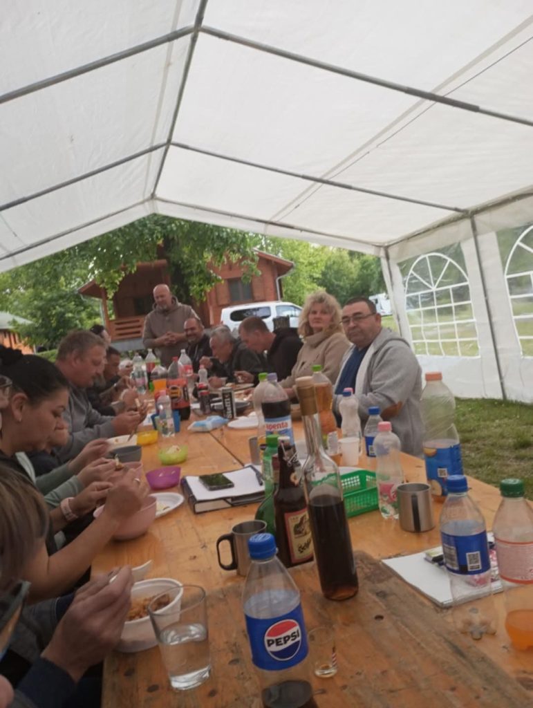 289c7db3-2534-4f77-b2bb-d88a3f186304